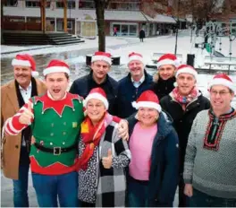  ?? FOTO: KJETIL NYGAARD ?? Alle medlemmene i formannska­pet viste sin entusiasme for «Julegada» ved å stille med nisselue i gågata.