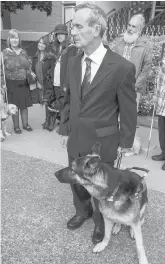  ?? DARREN STONE, TIMES COLONIST ?? Graeme McCreath, shown with his guide dog and supporters at the Victoria courthouse in September.