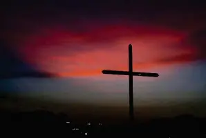  ?? Photos by Bob Owen / Staff photograph­er ?? Robert “Dick” Tips, owner of Mission Park Funeral Chapels, built a large cross on Good Friday in April to honor those who have died during the pandemic.