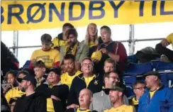  ??  ?? Morten Bødskov (i midten) på plads på Brøndby Stadion.