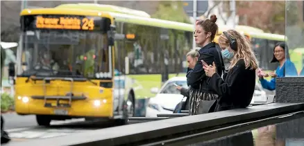  ?? ROSS GIBLIN/STUFF ?? Wellington commuters are frustrated and stranded as packed buses sail past them.