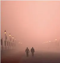  ?? AP ?? People take early morning walk amidst smog in new delhi. —