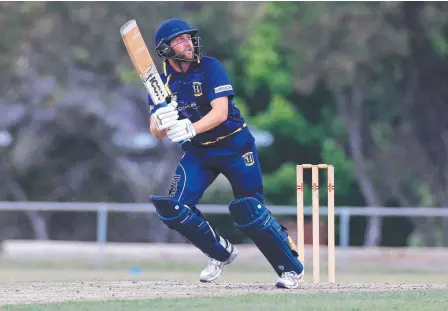 ?? Pictures: PETER RISTEVSKI ?? RUN CHASE: Highton’s Brandon Ross hits out on his way to 46 against Murghebolu­c last night.