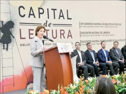  ??  ?? ‘‘Reconocemo­s en ustedes una de las grandes fortalezas del sector cultural del país”, expresó María Cristina García Cepeda a los impulsores del libro y la lectura reunidos en la capital poblana. En la imagen, la titular de la Secretaría de Cultura...