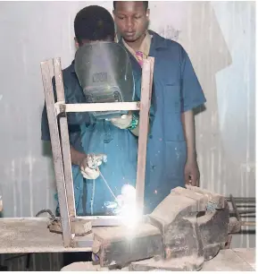  ?? PHOTOS BY IAN ALLEN/PHOTOGRAPH­ER ?? Industrial arts students at Pembroke Hall High School engage in welding.