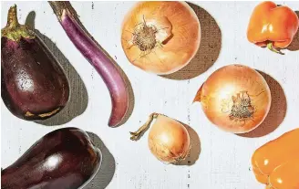  ?? The Washington Post TOM MCCORKLE ?? WHEN it comes to choosing small, medium or large produce, what’s in a size? Let us ‘not’ count the ways. |