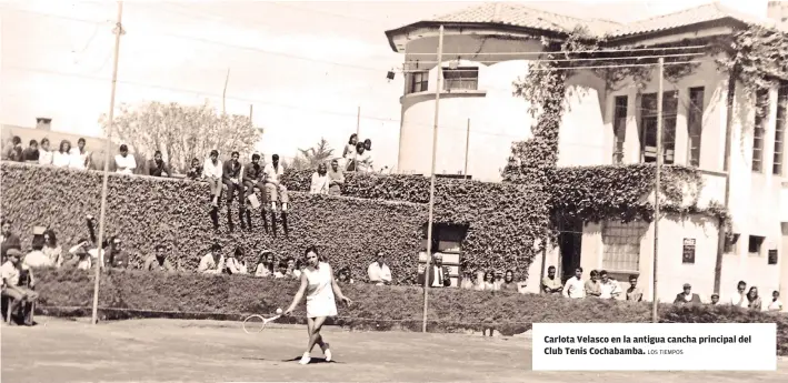  ?? LOS TIEMPOS ?? Carlota Velasco en la antigua cancha principal del Club Tenis Cochabamba.