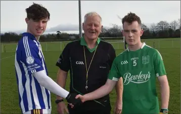  ??  ?? Good Counsel captain Conor Foley with referee Pat Moran and Clane joint captain Cathal McKennedy.