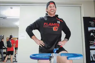  ?? JEFF MCINTOSH
THE CANADIAN PRESS ?? Calgary Flames winger James Neal learned a lot about group chemistry during his short time in Vegas.