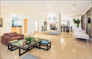  ?? Marc Angeles ?? NBA PLAYER
Kris Humphries has bought a 3,300-square-foot house in Beverly Hills for $6.2 million.