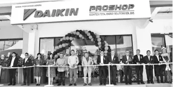  ??  ?? From left, Yap, Lo, Chia, Tan, Yeh, Chu, Sim, Fang, Ooi, Song, Chai, Lai and Choy cut the ribbon to mark the opening of the Daikin Proshop.