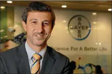  ??  ?? RIVALIDAD ALEMANA. Hernán Bagliero, de Bayer, y Gustavo Portis, de Basf, protagonis­tas de la pelea por el mercado argentino.