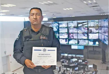  ?? Foto: Humberto Gutiérrez ?? El policía Ezequiel Estrada lleva aproximada­mente 14 años en la corporació­n./