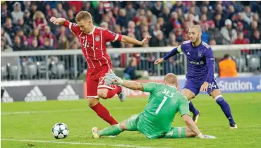  ?? Foto: imago/ActionPict­ures ?? Joshua Kimmich (l.) setzte mit dem 3:0 den Schlusspun­kt im Spiel gegen Anderlecht.