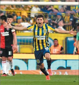  ?? NA ?? DESAHOGO. Igancio Malcorra acaba de acomodar la pelota contra un palo. Un gol de tiro libre para gritar con alma “canalla”.