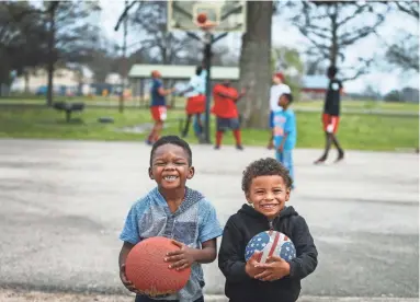  ?? MARK WEBER/THE COMMERCIAL APPEAL ?? Damani Coleman, 5, (left) and D'Marious Buchanan, 3, play at "The Woodz," the courts where University of Kentucky standout freshman Malik Monk shined during his early years in Lepanto, Ark.