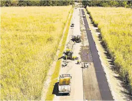  ??  ?? 2 2 EXTRAS FOMILENIO dará recursos para dos proyectos más: un paso a desnivel en Opico y otro en la calle que va de Comalapa a Zacatecolu­ca.