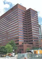  ?? PHOTOS BY ELIZABETH WEISE/USA TODAY ?? At left, Amazon’s Cambridge, Mass., office building at 101 Main St.