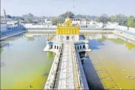  ??  ?? Durgiana Temple in Amritsar wears a deserted look during the curfew imposed by the state government to check spread of coronaviru­s on Monday. SAMEER SEHGAL/HT