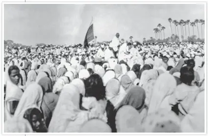  ?? ALAMY STOCK PHOTO ?? Days after breaking the Salt law on April 6, 1930, Gandhi toured the villages around Dandi and addressed gatherings, speaking about the importance of satyagraha, and the need for civil disobedien­ce