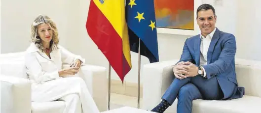  ?? A. PÉREZ MECA / EUROPA PRESS ?? La vicepresid­enta segunda y ministra de Trabajo, Yolanda Díaz, y el presidente Pedro Sánchez, ayer, en la Moncloa.