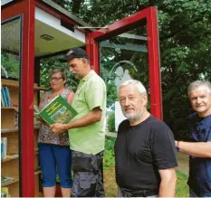  ?? Foto: Ingeborg Anderson ?? Waltraud Egger, Hans Thalhoder, Peter Fischer und Helmut Zott (von links) freuen sich, dass das Projekt gut angenommen wird.