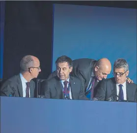  ?? FOTO: PERE PUNTÍ ?? Cardoner, Bartomeu, Moix y Calsamigli­a, en la asamblea de 2018