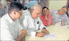  ?? MANOJ DHAKA/HT/ANI ?? Jannayak Janta Party leader Dushyant Chautala filing his nomination papers from Uchana assembly constituen­cy in Jind district, and (right) former Haryana chief minister and Congress leader Bhupinder Singh Hooda signing the documents as he filed his nomination papers from Garhi-sampla-kiloi segment in Rohtak district on Friday.