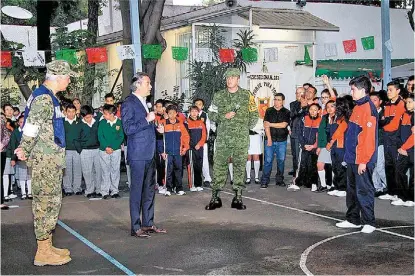  ?? ESPECIAL ?? El titular de Educación estuvo en la secundaria 263 en la delegación Miguel Hidalgo.