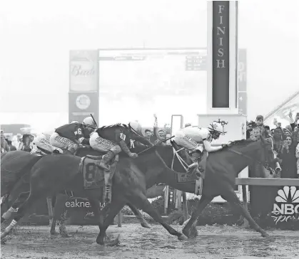  ?? AMBER SEARLS / USA TODAY SPORTS ?? Justify, with Mike Smith aboard, holds off his hard-charging challenger­s to win the Preakness in Baltimore.