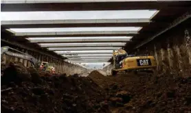  ?? JOSE CORDERO ?? La parte más difícil de la obra fue la remoción de unos 64.000 metros cúbicos de tierra.