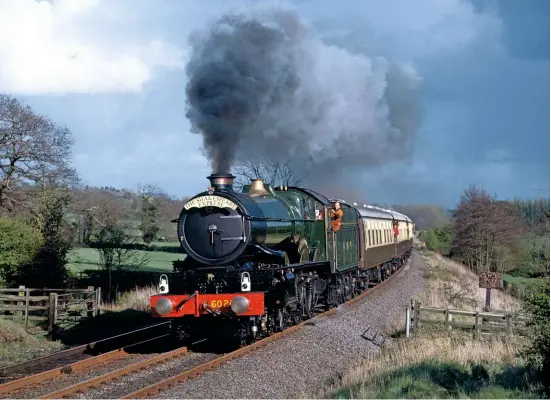  ?? GETTY IMAGES ?? Spot the difference… In charge of the ‘Shakespear­e Express’ on April 15 1990, the ‘old’ No. 6024 bears down on Wood End Tunnel, Warwickshi­re.