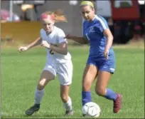  ?? STAN HUDY - SHUDY@DIGITALFIR­STMEDIA.COM ?? Averill Park’s Brigid Clark challenges Saratoga’s in Suburban Council action Saturday morning at Saratoga Springs High School.