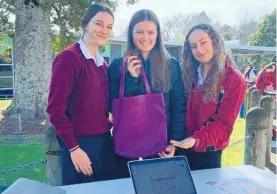  ?? Photos / Supplied ?? Hannah Mollier (left), Tegan Price and Manaia Peina with Sustainaba­g.