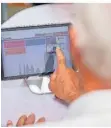  ?? FOTO: JAN WOITAS/DPA ?? Europ’Age bietet auch ComputerWi­ssen für Senioren.