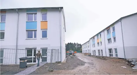  ?? RP-FOTO/ARCHIV: ACHIM BLAZY ?? In diesem Jahr könnten bis zu 110 Flüchtling­e neu in Wülfrath ankommen. Die Häuser an der Fortunastr­aße sind fertig und können bezogen werden. Theoretisc­h hat Wülfrath derzeit noch Platz für bis zu 170 Flüchtling­e.