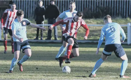  ??  ?? Sunderland RCA forward Stephen Callen (stripes) attacks the North Shields defence at Meadow Park on Saturday. Pictures by Kevin Brady.
