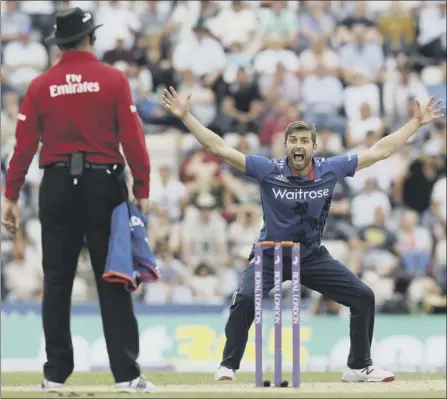  ?? Picture: Afp/getty ?? England and Durham bowler Mark Wood hopes to play a key role against New Zealand on his home ground today