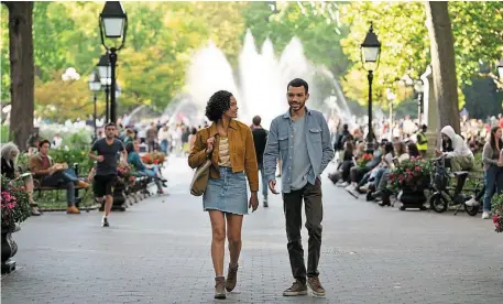  ?? | PHOTO : APPLE TV ?? Sandra et Tom, alias Briana Middleton et Justice Smith.