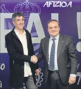  ?? FOTO: EFE ?? Imanol Alguacil El hasta ahora técnico del Sanse, con el presidente Jokin Aperribay