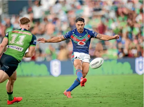  ?? PHOTOSPORT ?? For the second time this season Shaun Johnson kicked the crucial field goal to win a game for the Warriors.