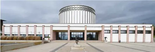  ?? Foto: dpa/Martin Schutt ?? Hat 2018 gleich drei neue Ausstellun­gen zu bieten: das für das Bauernkrie­gspanorama gebaute Museum in Bad Frankenhau­sen