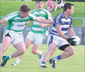  ??  ?? Gaels’ Peter McGinnity shows Barry Flanagan a clean pair of heels.