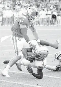  ?? HAKIM WRIGHT SR./AP ?? Clemson linebacker James Skalski (47) tackles Florida State running back Jashaun Corbin after a rushing touchdown in the first half Saturday in Clemson, S.C.