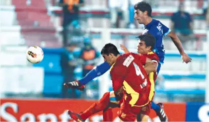  ?? / LUCIANO THIEBERGER ?? Nivela el resultado. Gabriel Peñalba convierte el primer gol de Tigre y empata el partido.