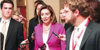  ?? AP ?? Nancy Pelosi responde a las preguntas de los periodista­s, ayer en Washington