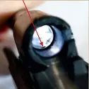  ??  ?? 瓦尔特CCP手枪采用­气体延迟开锁式闭锁机­构，其是现代手枪的典型代­表，枪管弹膛部位的导气孔­清晰可见