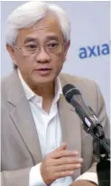  ?? BERNAMAPIX ?? Axiata CEO Tan Sri Jamaludin Ibrahim speaking at the media briefing yesterday.