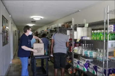  ?? LYRIC AQUINO— THE MORNING JOURNAL ?? Guests utilize the choice food pantry at the Lorain Lighthouse United Methodist Church.