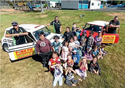  ?? SIMON O’CONNOR/ STUFF ?? Taranaki’s two Pork Pie rally entrants took their Minis to Eltham Primary School to give the kids rides.